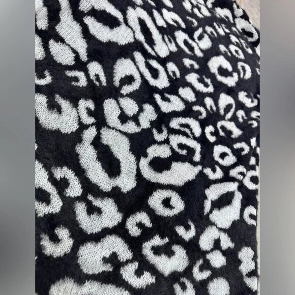 Anthropologie NWT Akemi + Kin Kimono Fuzzy Long One Size Flare Sleeve - Picture 4 of 11